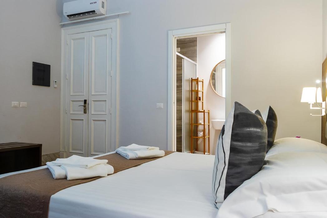 Re Vittorio De Luxe Bed & Breakfast Messina Exterior photo